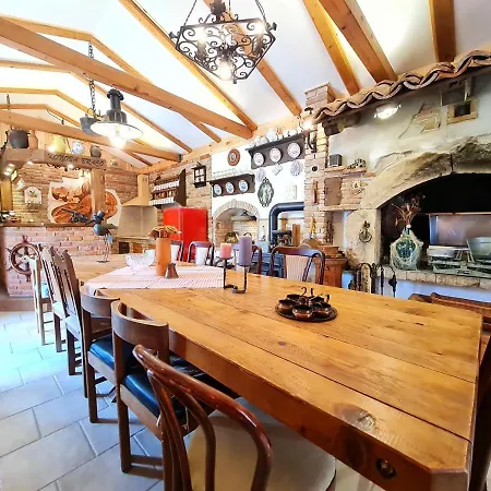 Semesterbostad House Rustic Heaven