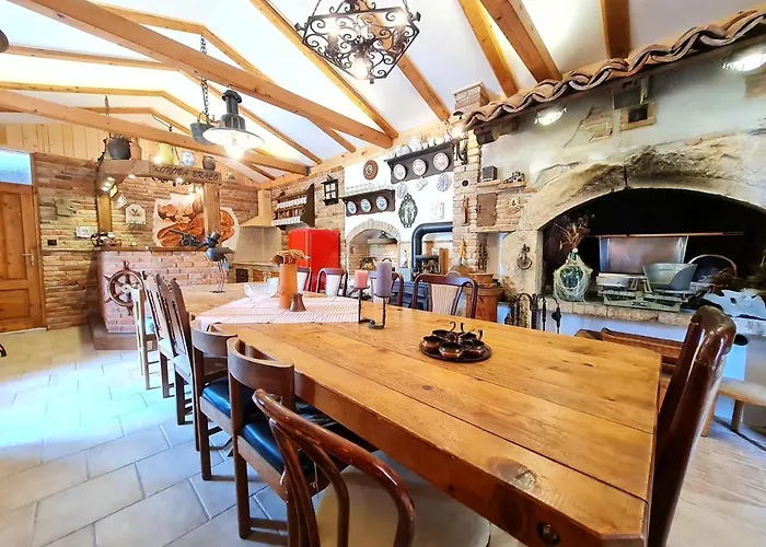 Semesterbostad House Rustic Heaven